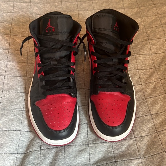 Nike Jordan 1 Banned - Picture 3 of 8